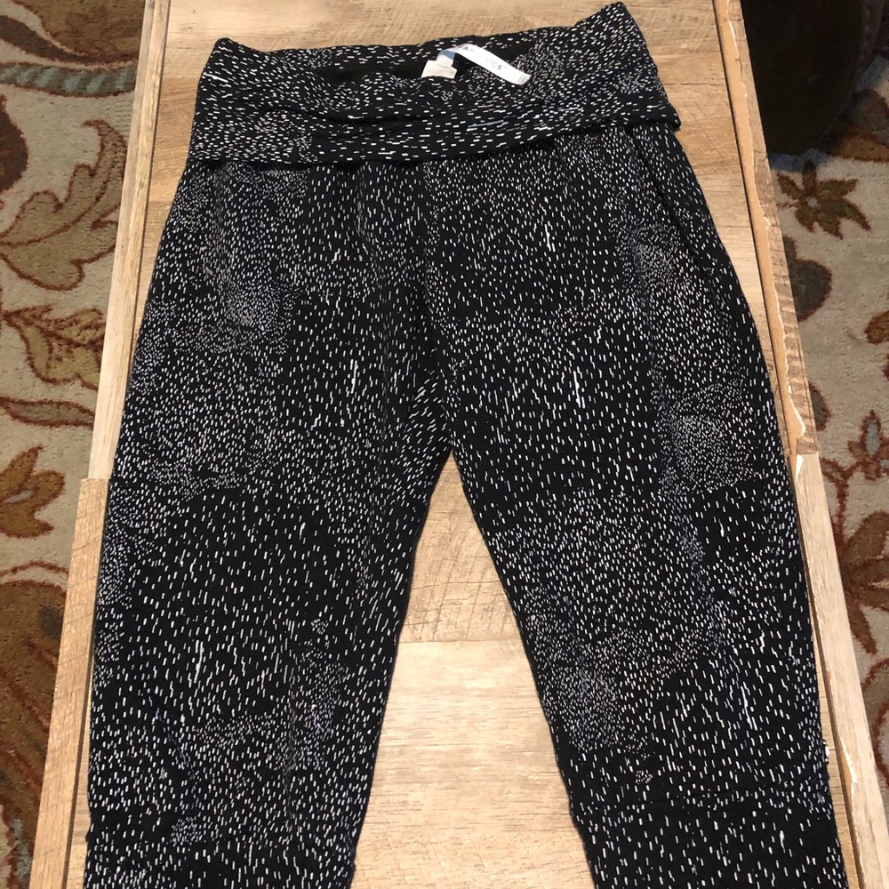 Fabletics Capri Joggers